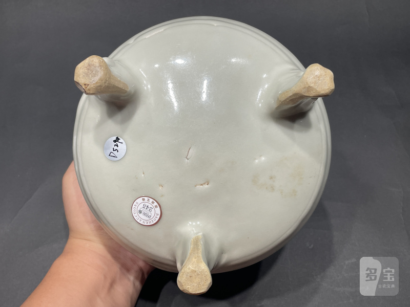 明 耀州窑月白釉狮腿三足炉 - 图7